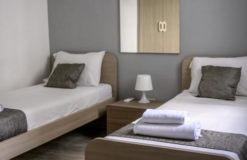 Msida House | F11 Room 2, Private Room two single beds shared bathroom in shared Flat