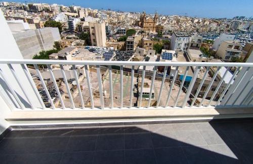 Msida House | F12 Room 1, Private Room two single beds shared bathroom in shared Flat