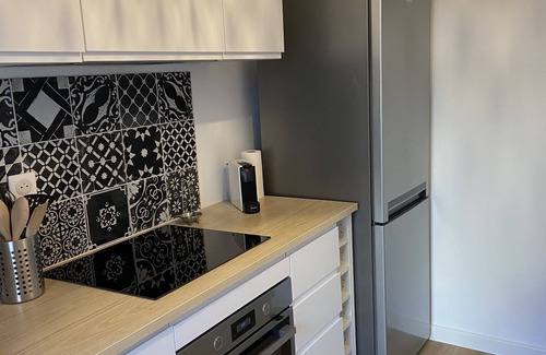Saint-Cyr-sur-Mer Apartment | F2 totally renovated, garden level, secure parking, near beach and shops