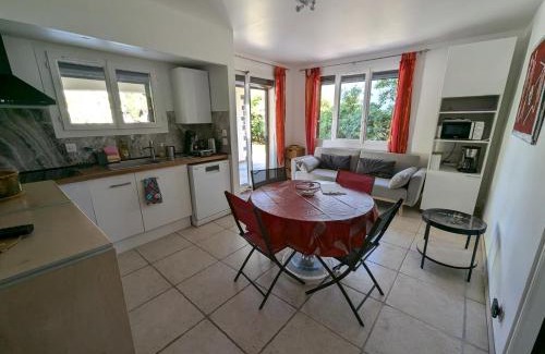Agde Apartment | F3 RDC jardin clôt et piscine privatifs, proche toutes activités !