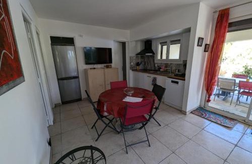 Agde Apartment | F3 RDC jardin clôt et piscine privatifs, proche toutes activités !