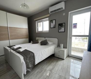 Msida House | F3 Room 1, Private Double room with private bathroom and balcony