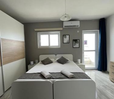 Msida House | F3 Room 1, Private Double room with private bathroom and balcony