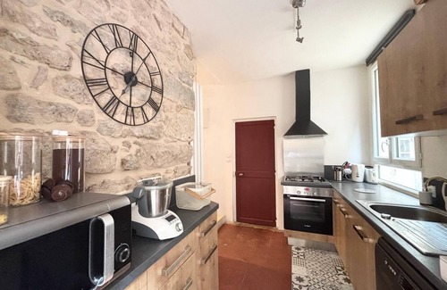 Avallon Apartment | F3 XVI Century in the Town Center on Ground Floor with Courtyard