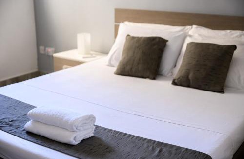 Msida House | F9 Room 1, Private Double room with private bathroom in shared Flat