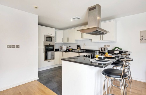 Trafford Apartment | Fab 2 bed | Central Altrincham | Pass the Keys | Pass the Keys