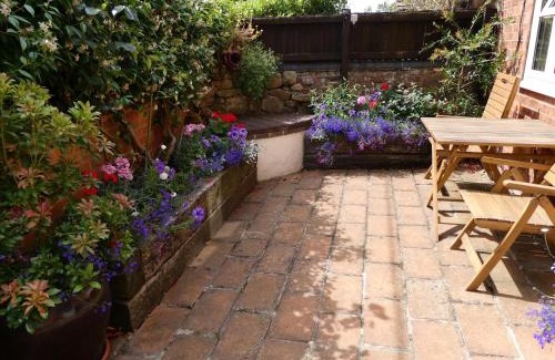 Avon Dassett House | Fab 2 Bed Cotswolds Cottage with Private Courtyard