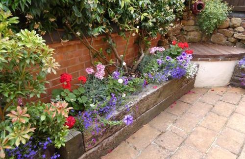 Avon Dassett House | Fab 2 Bed Cotswolds Cottage with Private Courtyard