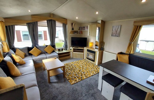Towyn House | Fab 3 bedroom caravan sleeps 8 close to the beach