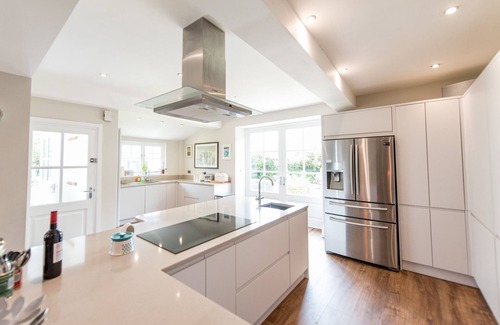 Braunton House | Fab big house near Devon’s surf beaches. Village centre and well equipped.