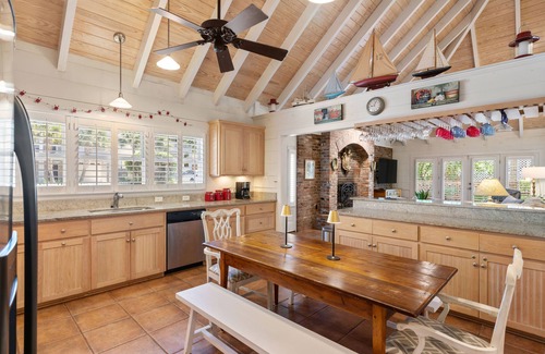 East Beach Cottage | FAB East Beach Cottage, Pets, Pool & Spa; 30 Sec to the BEACH! 6 seat golf cart!