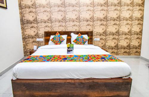 Lucknow Hotel | FabExpress Elysian Grand - 3 kms from Chaudhary Charan Singh International Airport Lucknow
