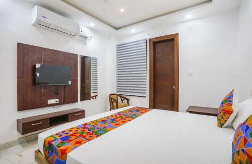 Varanasi Hotel | FabExpress JP Villa - Stadium