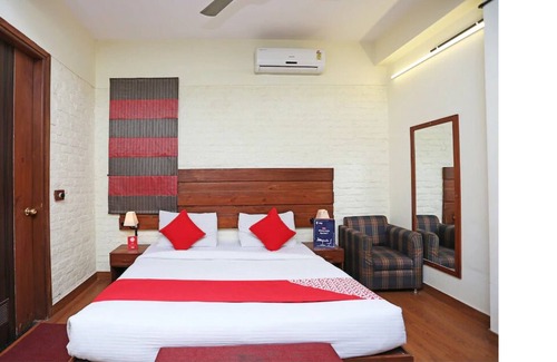 Raj Nagar Hotel | FabHotel The Townhouse