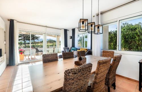 Bonmont Terres Noves House | Fabulosa Adelfas : entre mar y montañas