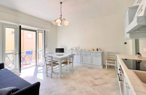 Varigotti Apartment | Fabulous 2-bedroom apartment with AC and heating in Varigotti, Italy