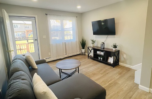 Lebanon Condo | Fabulous 2-bedroom condo with back deck in charming Lebanon