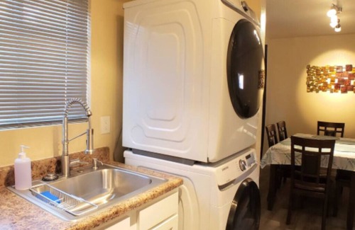 Keeling Condo | Fabulous 2-bedroom Tucson condo with cook-ready kitchen & AC, 5 min. from UofA.