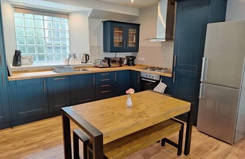 Dunfermline Condo | Fabulous 2BD Maisonette Dunfermline, Fife