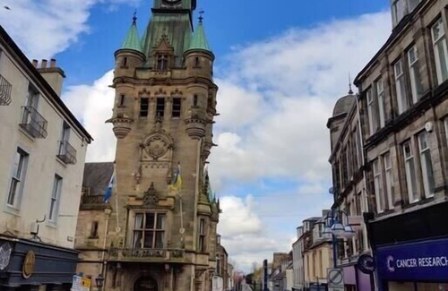 Dunfermline Condo | Fabulous 2BD Maisonette Dunfermline, Fife