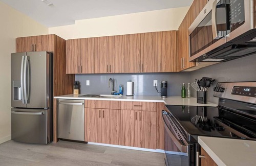 Newark Hotel | Fabulous 2BR ! Free Parking ! 30 Min to NYC !