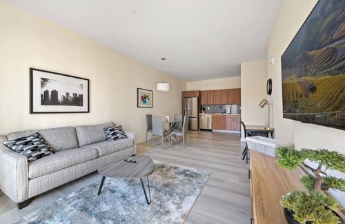 Newark Hotel | Fabulous 2BR ! Free Parking ! 30 Min to NYC !