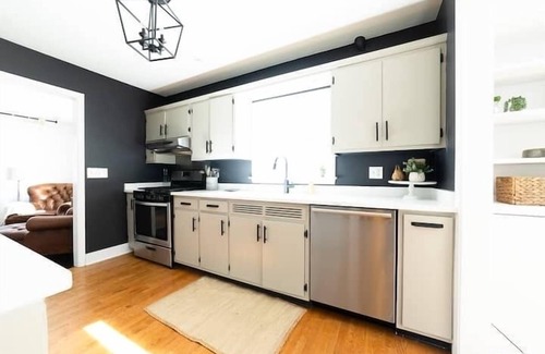 Elgin House | Fabulous 3-bedroom house with AC in charming Elgin
