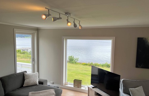 Haram Villa | Fabulous 4-bedroom villa with AC in Møre og Romsdal, boat available