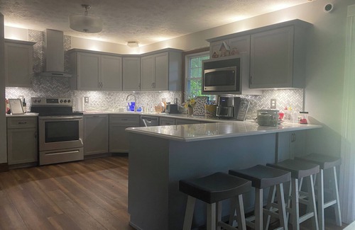 Austinburg House | Fabulous 4-bedroom house on the Grand River