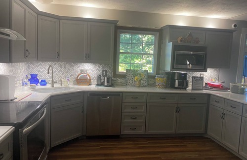 Austinburg House | Fabulous 4-bedroom house on the Grand River