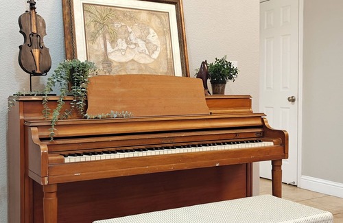 Elk Grove House | Fabulous 5-bed/5-bath Home in Sacramento