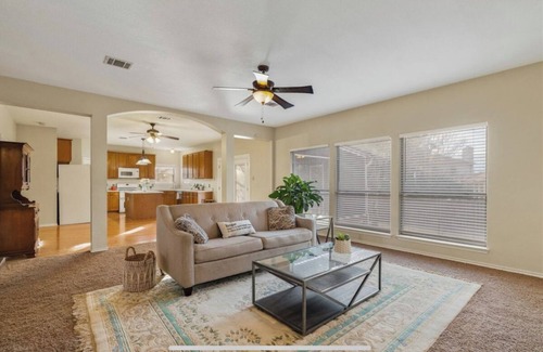 Austin House | Fabulous 5-bedroom house in Austin with WiFi, AC