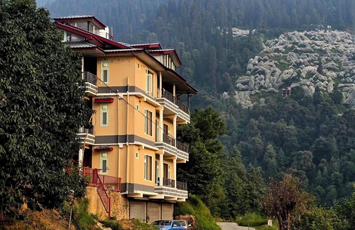Kumharsain House | Fabulous 5-bedrooms in Narkanda Nestled in the middle of Apple Orchards