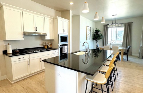Riverton House | Fabulous 5 Bedrooms - New house with games room in Riverton