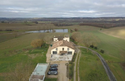 Montpezat-de-Quercy House | Fabulous 6-bedroom barn in Montpezat-de-Quercy with stunning views