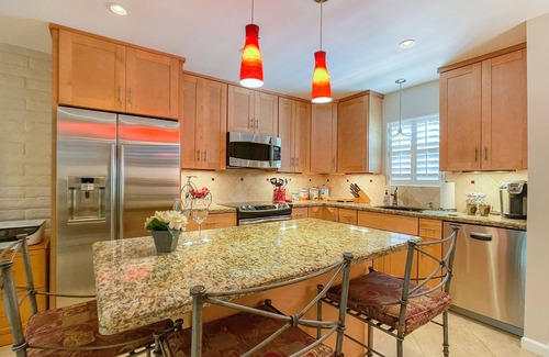 Verde Vista Condo | Fabulous Condo in the heart of Arcadia Lite - Walk to amazing restaurants