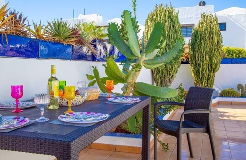 Puerto del Carmen Villa | Fabulous Detached Luxury Villa! Beach 5 min, h/pool,Sky TV, BBQ,Private terrace