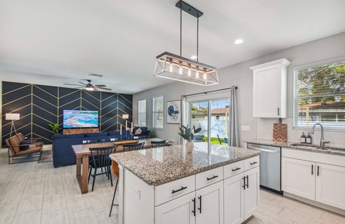 North Hyde Park House | Fabulous Find - North Hyde Park w/Game room - Near Everything Tampa!
