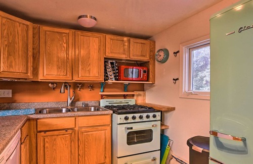 Alyeska Ski Chalet | Fabulous Girdwood Chalet Walk to Slopes with Hot Tub, Sauna, Wifi, Pool table