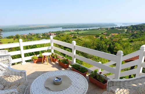 Smederevo House | Fabulous house with AC in charming Smederevo, with beautiful view on river