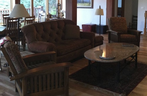 Polson House | FABULOUS Lakefront Property on Rocky Point! Classic cabin with every amenity!