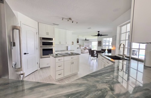 Astatula Villa | Fabulous lakefront villa 4 bedrooms with pool, spa, fitness room, ping-pong .