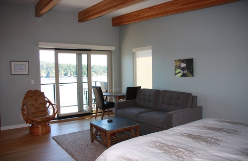 Sooke Hotel | Fabulous Ocean Front - Warm and Inviting