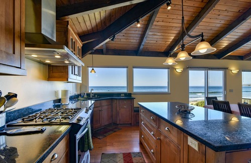 Cayucos House | Fabulous Oceanfront Cayucos Getaway, Steps to the Beach All the Comforts of Home