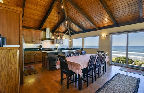 Cayucos House | Fabulous Oceanfront Cayucos Getaway, Steps to the Beach All the Comforts of Home