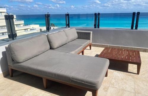 Zona Hotelera House | Fabulous Oceanview Suite Access to Beach & Pools