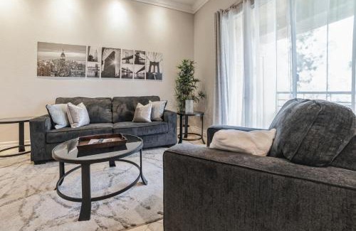 Las Vegas Apartment | Fabulous Penthouse Apartment LAS VEGAS Strip view with resort amenities! 5 min walk to main attractions! ONLY LONG TERM RENTALS min 30 nights!