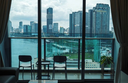 Hang Xanh Apartment | Fabulous riverside apartment with stunning views in Binh Thanh, HCM city