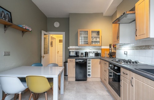 Newington Apartment | Fabulous two-bedroom apartment located in the heart of the city. Sleeps 4.