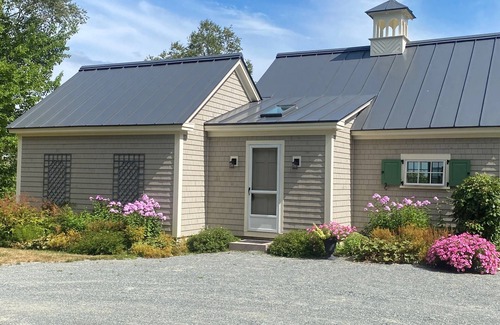 Brooklin Cottage | Fabulous Waterfront Cottage for Two